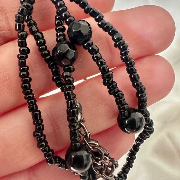 Black beaded teardrop pendant necklace - Picture 5 of 8